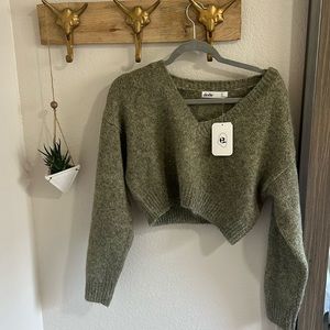 New with tags V neck cropped Sweater size small